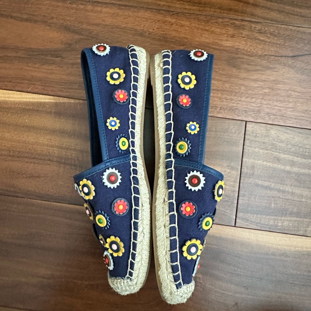 TORY BURCH MARGUERITE NAVY CANVAS ESPADRILLES WITH FLOWER APPLIQUÉS SIZE 6 - Picture 7 of 8